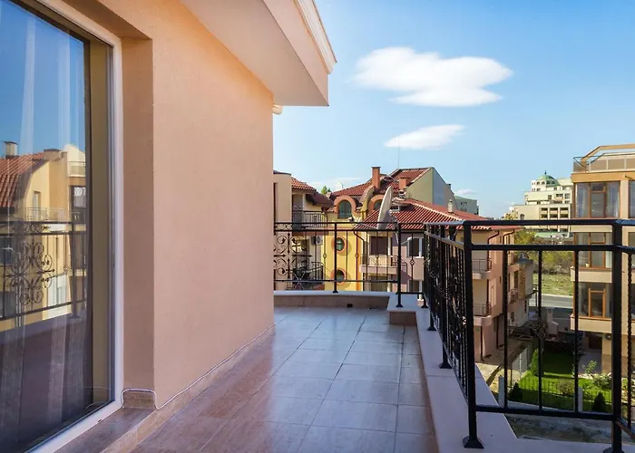 アパート Feniks ネセバル