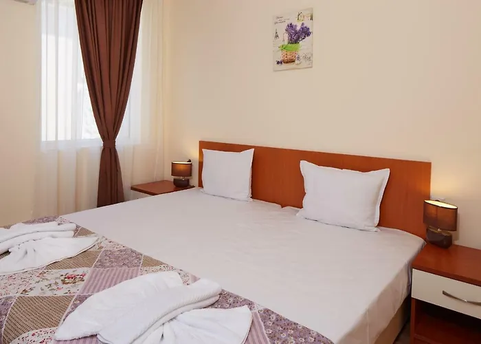 Feniks * ネセバル