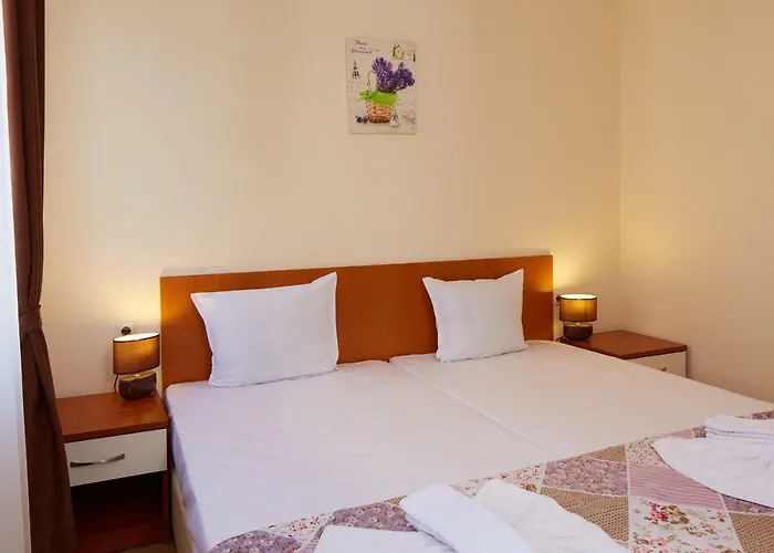 Feniks * ネセバル