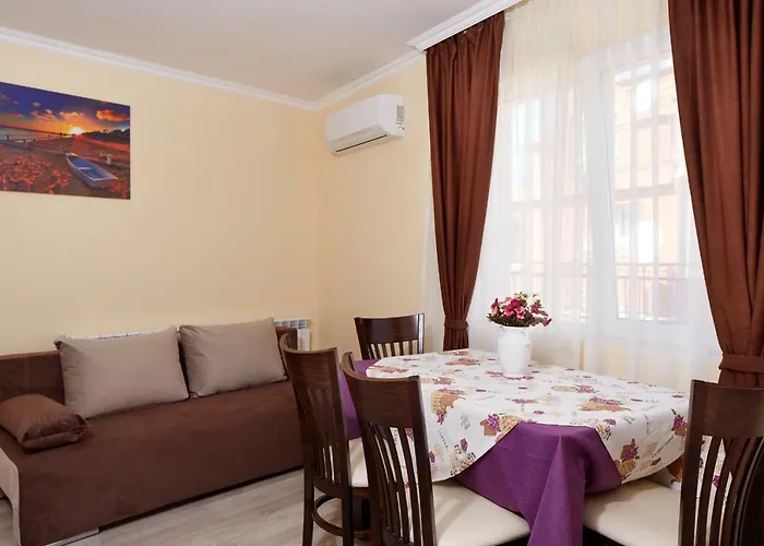 Feniks * ネセバル