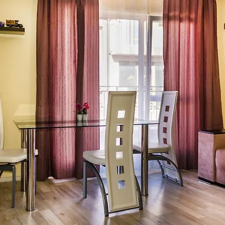 Feniks Apartment *