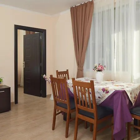 Feniks Apartment *