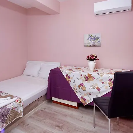 Apartment Feniks *